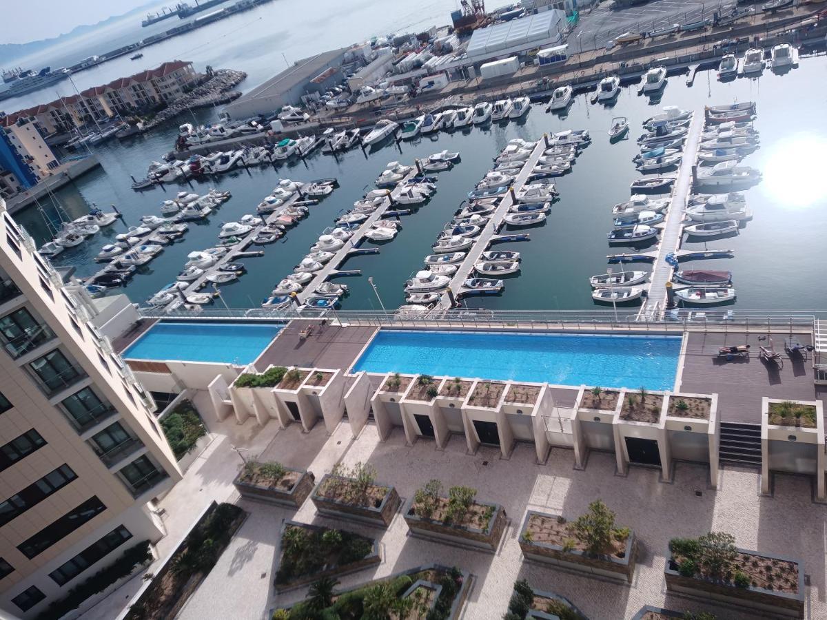 Kings Wharf Quay29 - Large Studio Apartment With 3 Pools - Gym - Rock Views - Holiday And Short Let Apartments In 直布罗陀 外观 照片