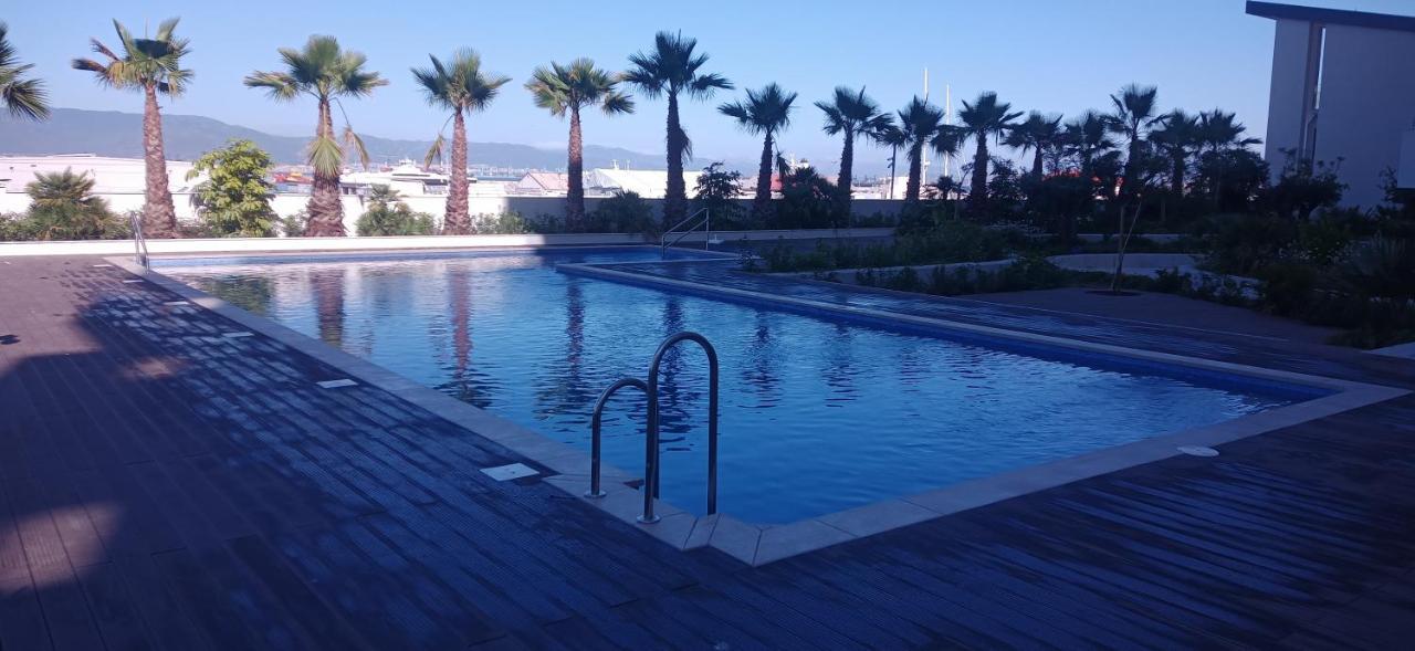 Kings Wharf Quay29 - Large Studio Apartment With 3 Pools - Gym - Rock Views - Holiday And Short Let Apartments In 直布罗陀 外观 照片