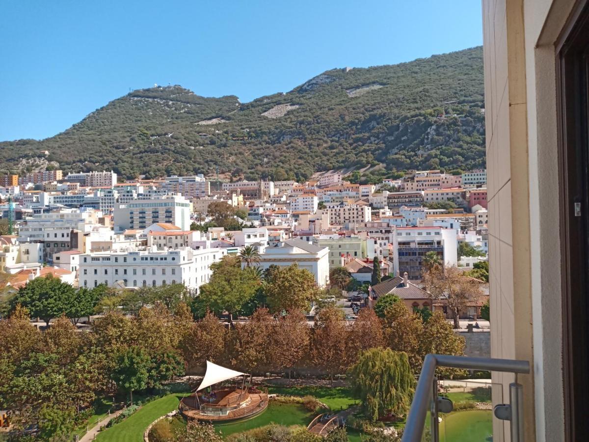 Kings Wharf Quay29 - Large Studio Apartment With 3 Pools - Gym - Rock Views - Holiday And Short Let Apartments In 直布罗陀 外观 照片