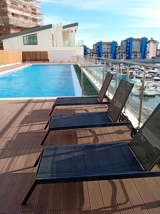 Kings Wharf Quay29 - Large Studio Apartment With 3 Pools - Gym - Rock Views - Holiday And Short Let Apartments In 直布罗陀 外观 照片