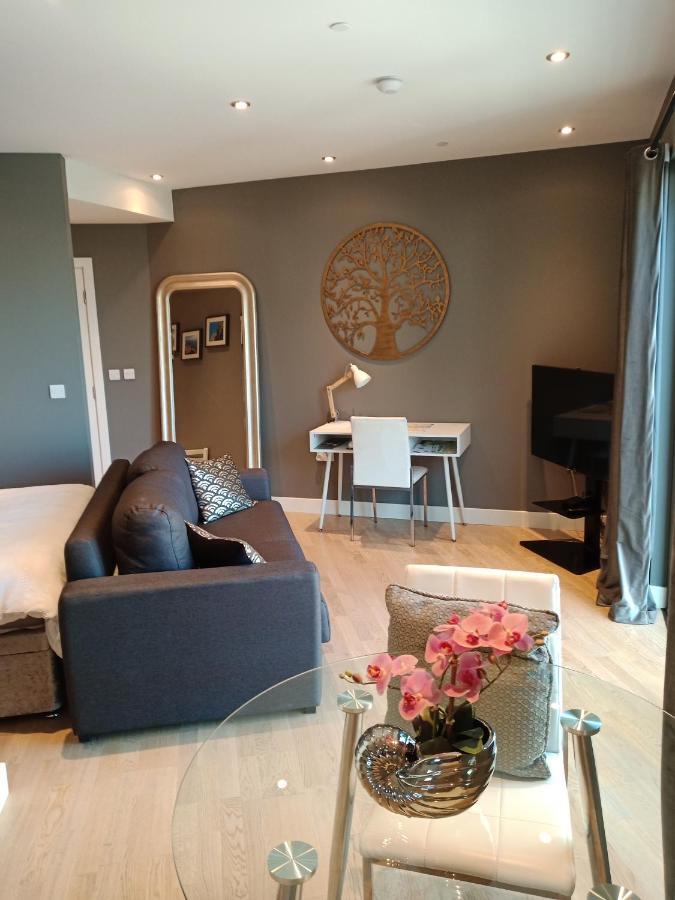 Kings Wharf Quay29 - Large Studio Apartment With 3 Pools - Gym - Rock Views - Holiday And Short Let Apartments In 直布罗陀 外观 照片