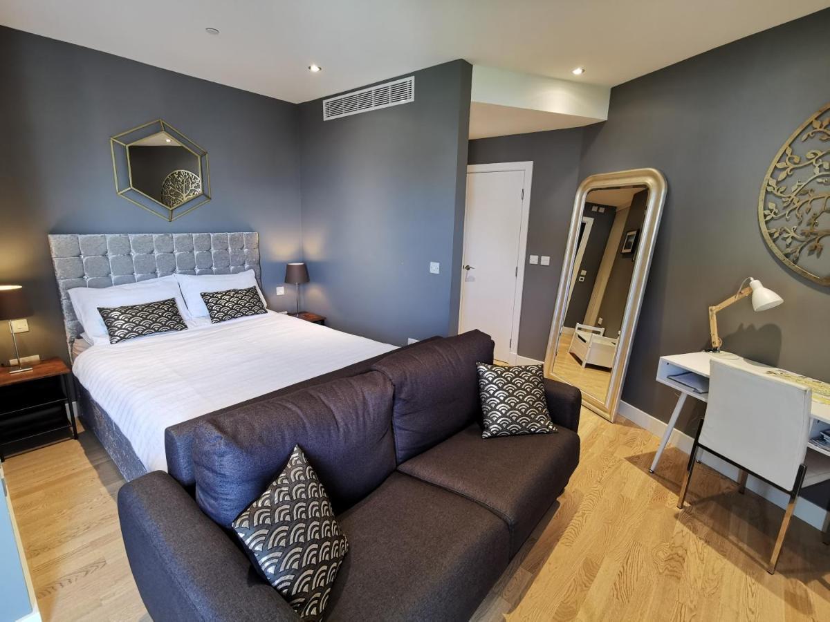 Kings Wharf Quay29 - Large Studio Apartment With 3 Pools - Gym - Rock Views - Holiday And Short Let Apartments In 直布罗陀 外观 照片